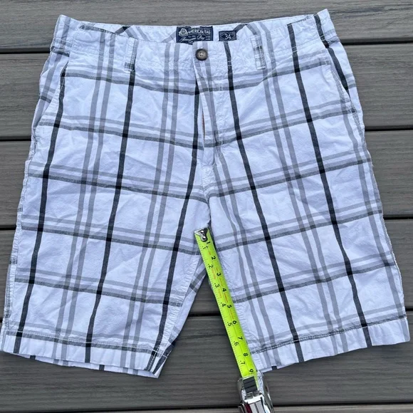 American Rag; White & Black Plaid; Minor/No Wear; SlimFit Cargo Shorts; Waist 34 - Picture 4 of 7